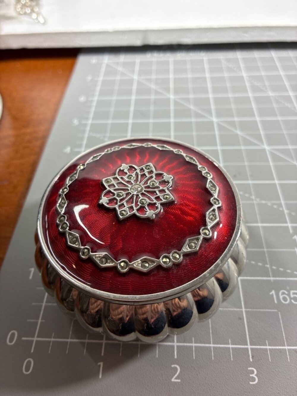 Vintage 2006 Red Enamel Jeweled Trinket Box - Picture 9 of 10